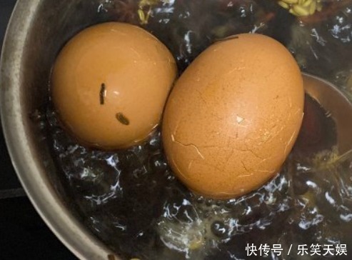 煮茶叶蛋,别只会放茶叶!老师傅教你秘诀,鸡蛋香气四溢又入味