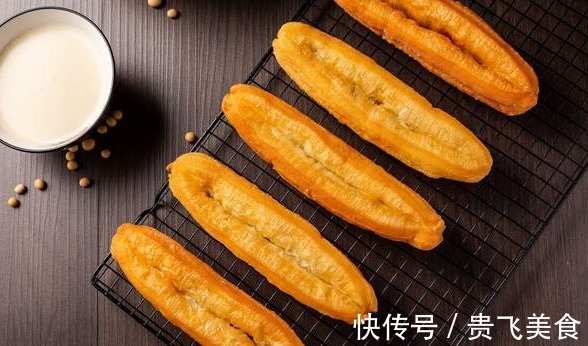 白砂糖|炸油条,用泡打粉还是小苏打都不对,教你家常做法,蓬松又酥脆