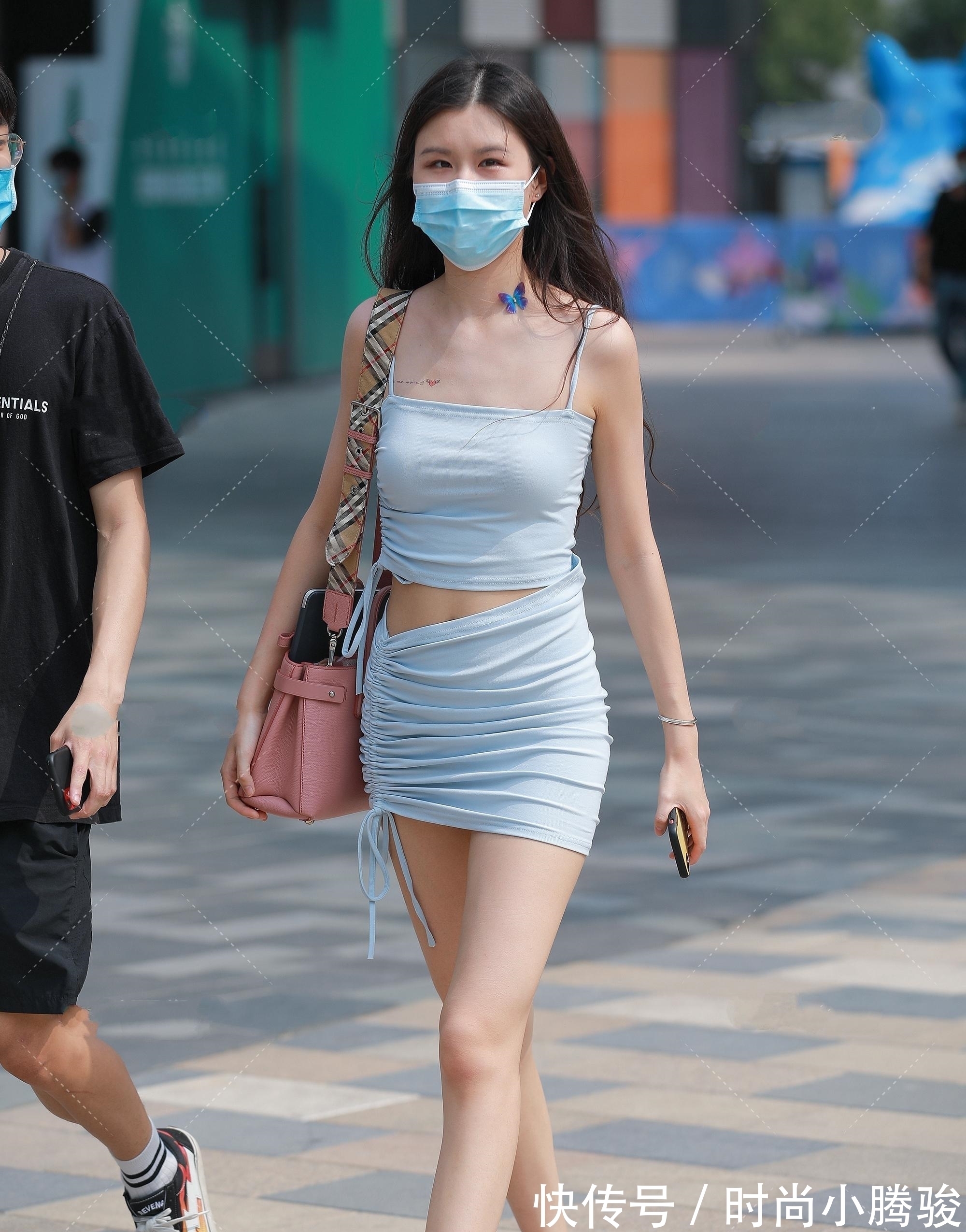 穿搭 水蓝色搭配浅豆沙色,清新自然的撞色穿搭,低调温婉甜美可爱