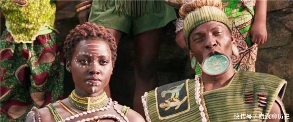 非洲最神秘的部落,女性10岁开始切嘴唇装盘子,盘子越大越受欢迎