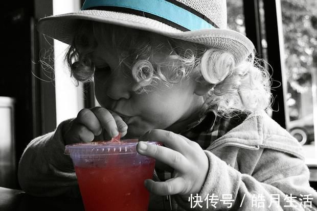 犯错|宝宝2岁前不能碰的4种辅食,看似营养实则伤肠胃,妈妈们别犯错