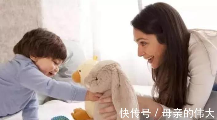 父母|隔代带娃要慎重!因为老人带孩子和父母带的目标不一致