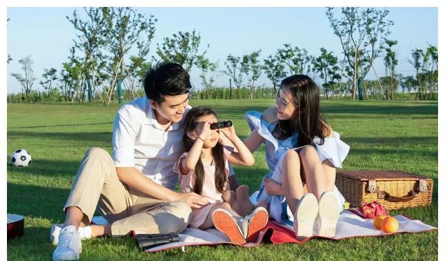 乐意|内向的孩子和外向的孩子,究竟谁将来更有出息?跟大家想的不一样