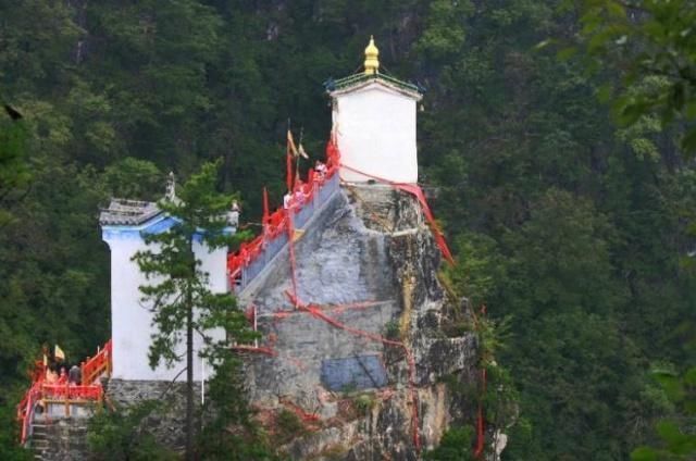 三面|建在悬崖上的房子，三面悬于万丈深渊，却屹立500年不倒