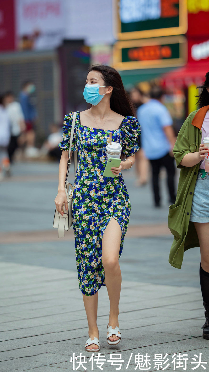 春暖花开的季节穿什么？试试印花连衣裙，它能带给你春天的气息