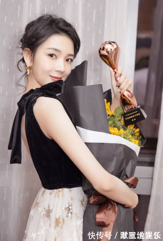 小姐姐|长了一张“漫画脸”,身高却有1米7,颜值魅力出众想不火都难