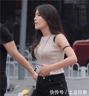 街拍富有活力的小姐姐,秀出青春活力范,哪一位最美