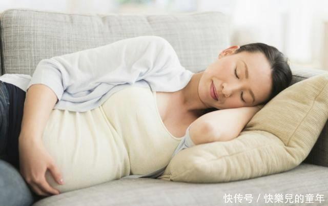 胎儿|孕期孕妈睡觉时,频繁出现这3种症状,是在暗示胎儿不舒服