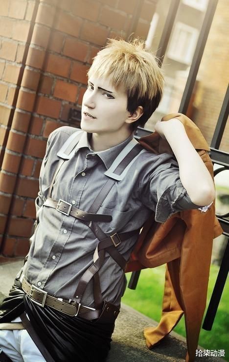 进击巨人|进击的巨人COS:小哥神还原巨人模样!韩吉漂亮潇洒,风头盖过三笠