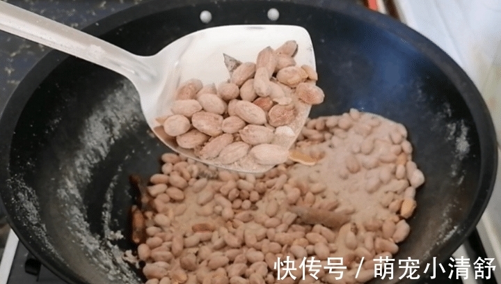 天冷了,少吃板栗核桃多吃它,锅中一炒,焦香酥脆,不懂真可惜