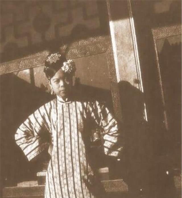 文绣|末代皇帝溥仪私家相册，张张经典，总有一张你没见过