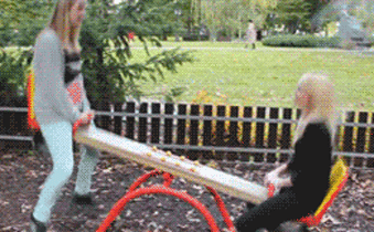 |搞笑GIF:无所不能的外卖小哥