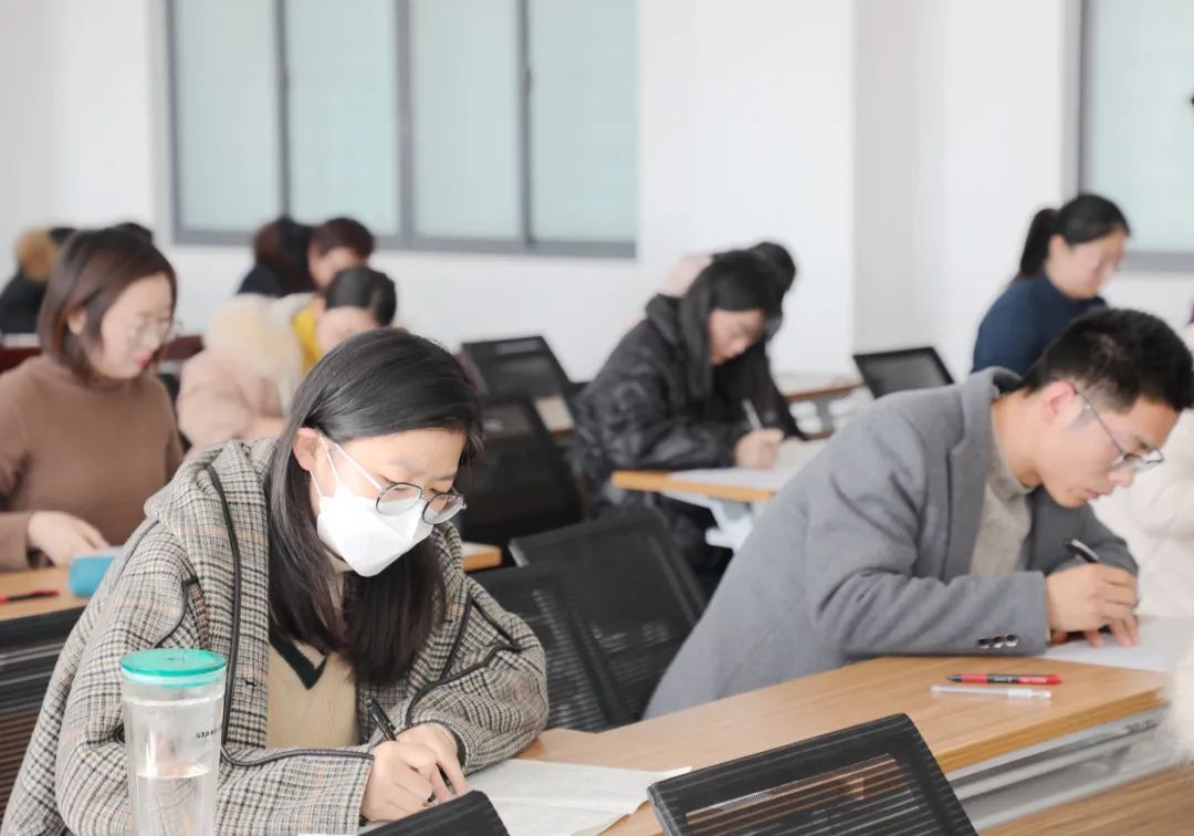 初级中学|菏泽这所学校的做法亮了！老师和学生同一套试题参加考试...