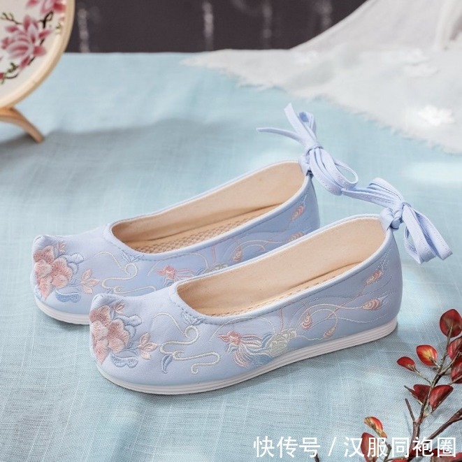 汉服|揭秘!穿汉服绣花鞋的时候,你会穿袜子吗?穿什么样的袜子呢?