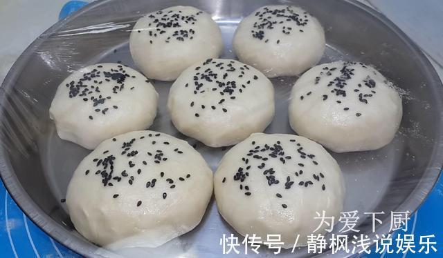 面粉|在家面粉别炸油条了，开水一烫，比蛋糕烧饼还香，真的非常美味