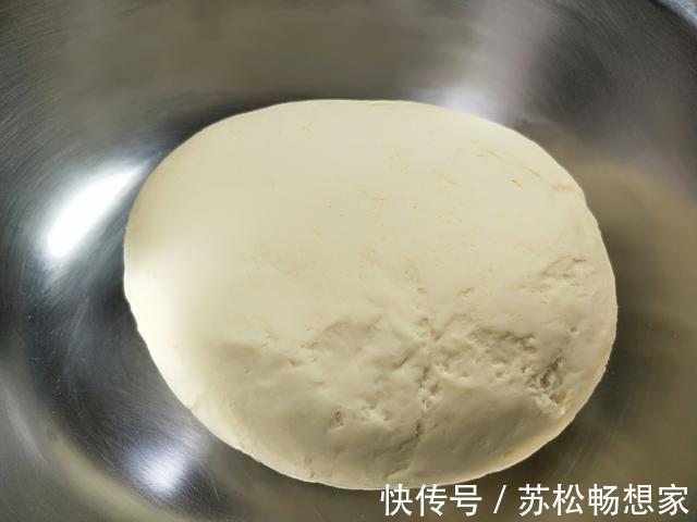 馒头变个花样，全家都爱吃，包一根火腿肠，步骤简单，好看又好吃