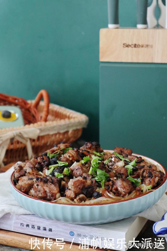 粉丝|排骨别再红烧了,加一把粉丝,简单一蒸,全家都爱吃