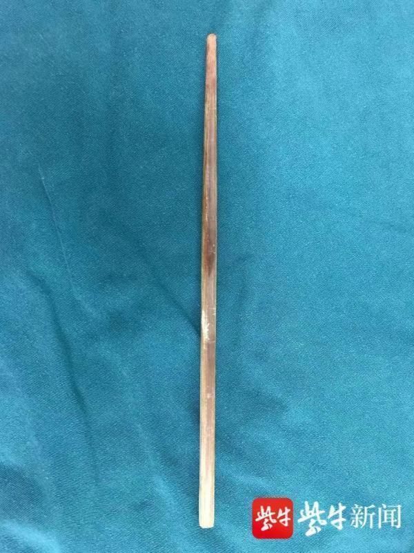 手机充电|一根筷子把2岁多孩子的脖子戳穿!这些物品家有宝宝的要格外小心