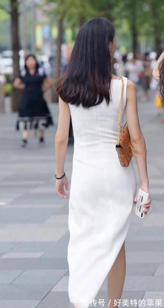 搭配 鲨鱼裤的造型非常个性,散发脱俗的超凡魅力,简约保暖!