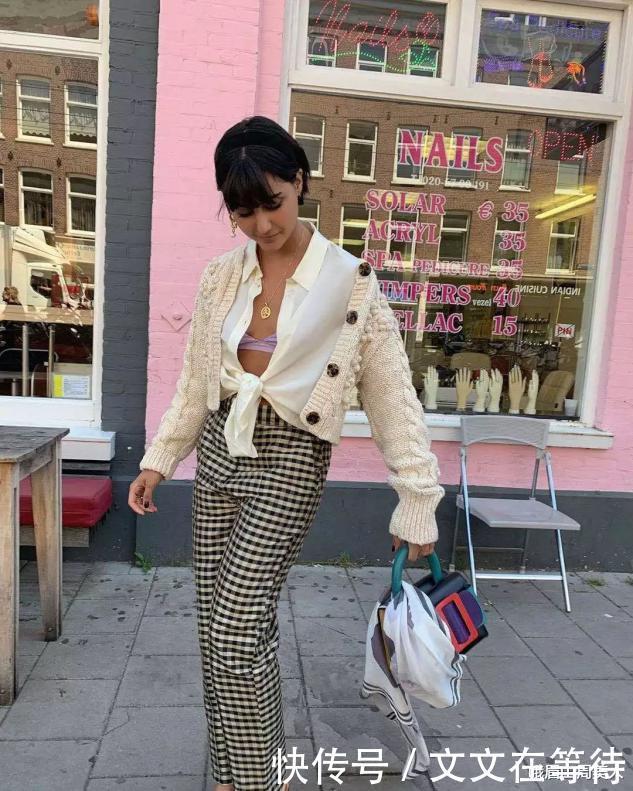 过时|卫衣早过时了,今年流行“奶奶衫+衬衫”一起穿,保暖显瘦又洋气