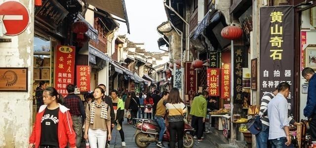 中年|晚上6到10点成为旅游黄金时间，网友：这不能只怪年轻人起不来