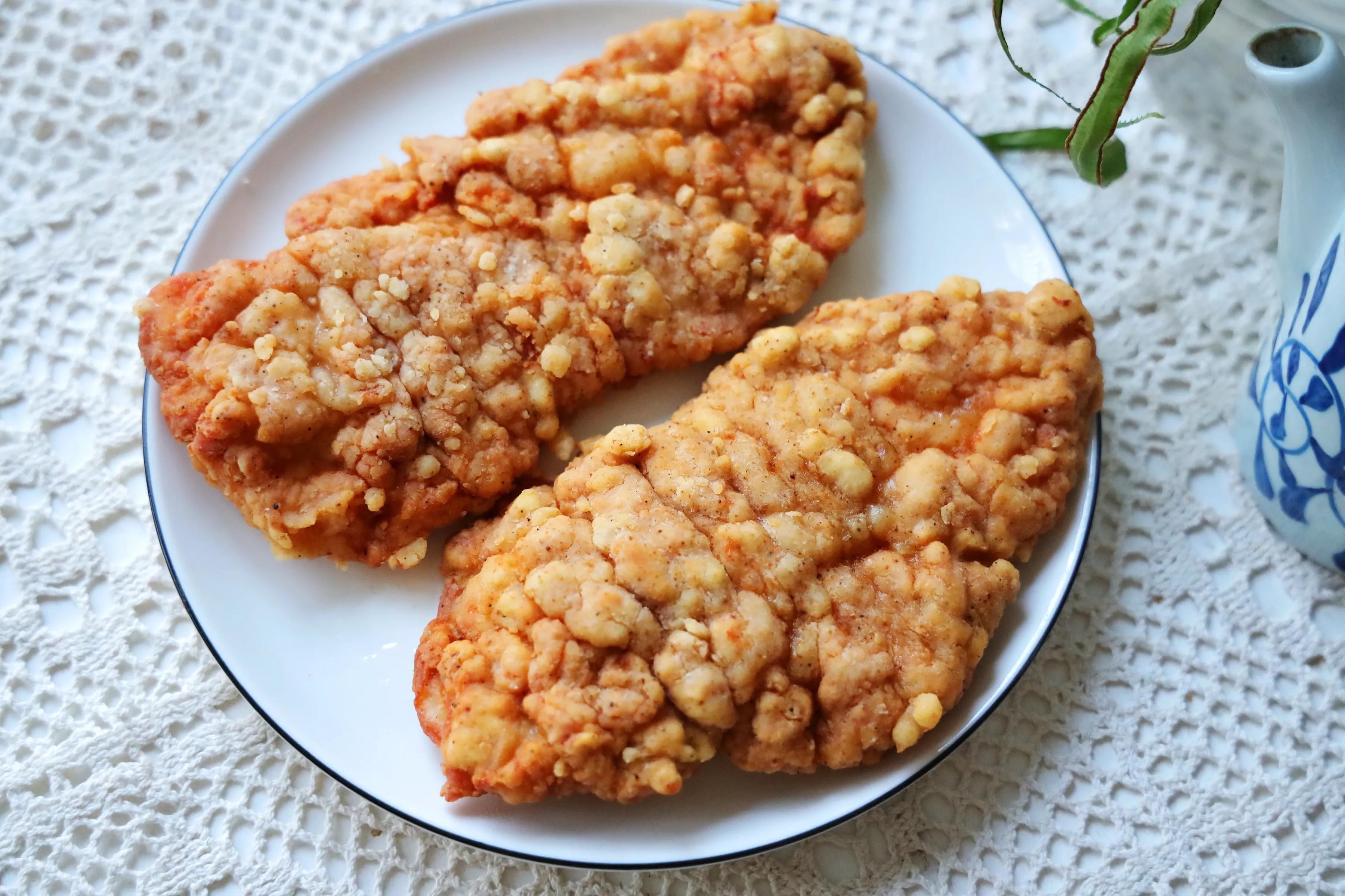 几元的鸡胸肉，简单做下，上桌成了抢手菜，外皮酥脆里面软嫩好吃