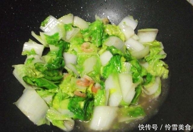 炒“大白菜”时,很多人第一步就做错了,难怪口感差,还不入味