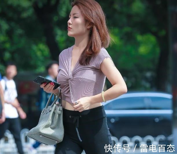 街拍 街拍 紧身打底裤的魅力有多大, 爱健身的女人都懂!