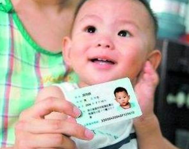 女儿|老爸姓“关”,给女儿起的名字,老师上课不敢叫:同学总哄堂大笑