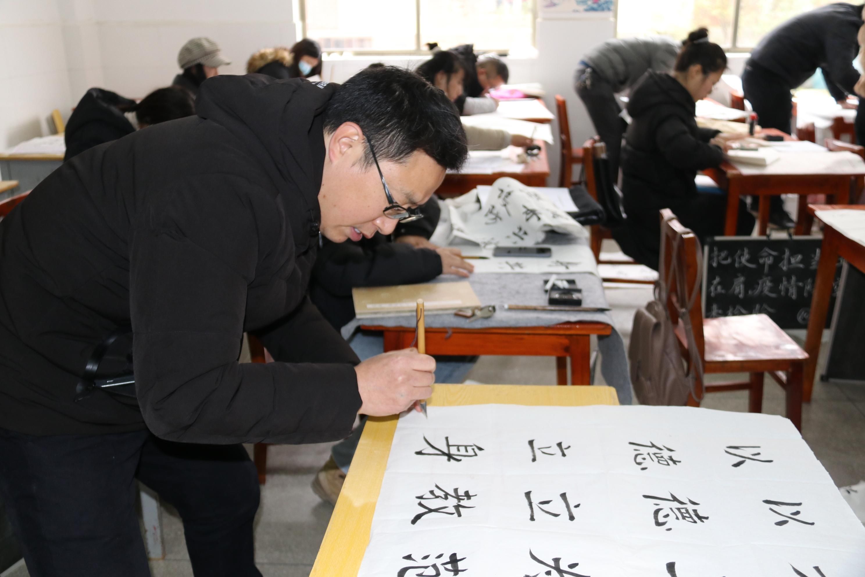  书法|隆回350名师生现场书法比赛（图）