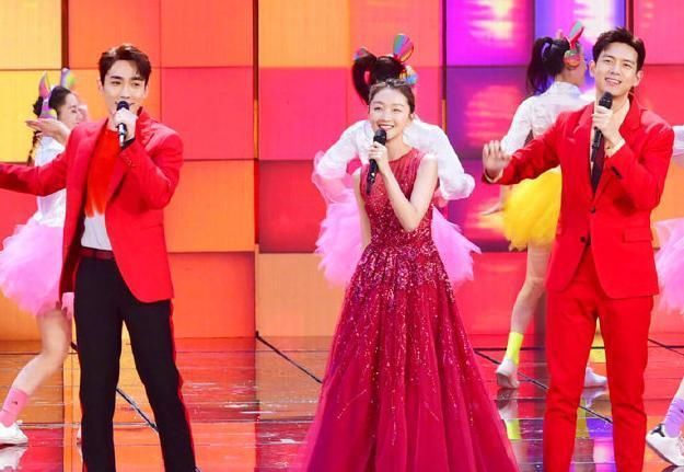 佟丽娅|央视中秋晚会主持阵容大换血,新面孔成为主持舞台风景线