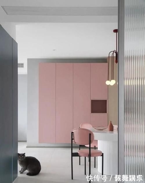 次卧书房|120㎡极简风三居室,柔和的莫兰迪配色,干净又舒服