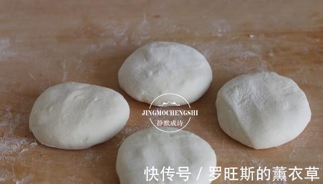 做法|这才是韭菜盒子的传统做法，皮薄馅儿大，好吃易做，难度为零