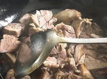 炖羊肉，“最忌”这几种调料！学会小妙招，羊肉软烂鲜美，无腥味