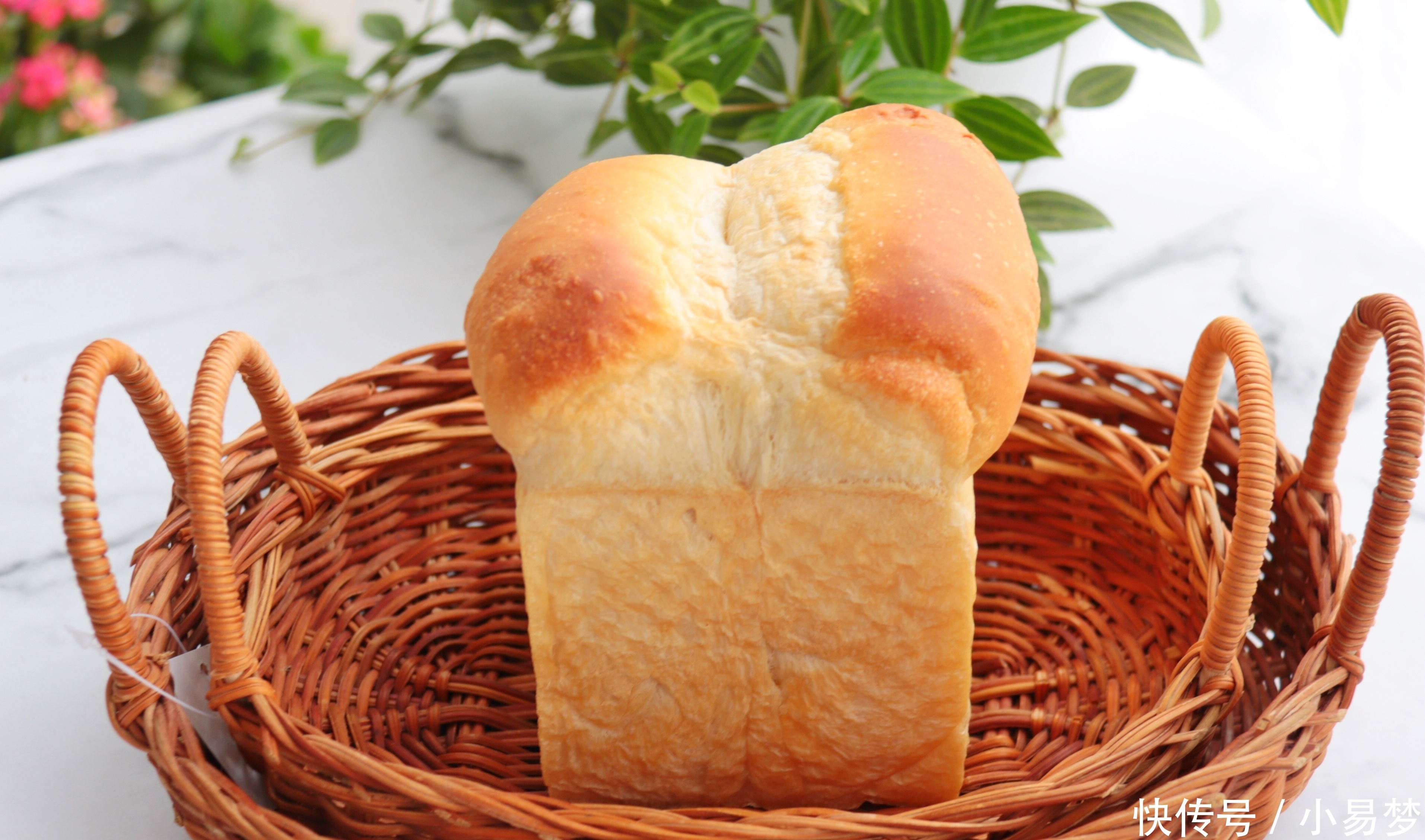 面粉别再蒸馒头了做成它,细腻柔软又拉丝,比馒头筋道比包子香