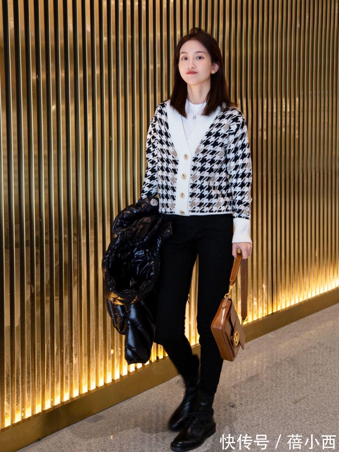 搭配 2022早春穿搭流行“小香风外套+半身裙or牛仔裤”,自带优雅气场