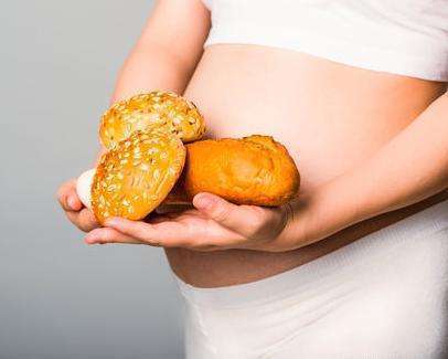 顺产|“我生不出来”,产妇哭着要剖腹产,丈夫狠心拒绝字字诛心