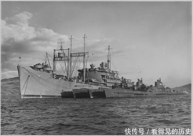 老照片|珍贵二战老照片 日本潜艇部队向美军投降