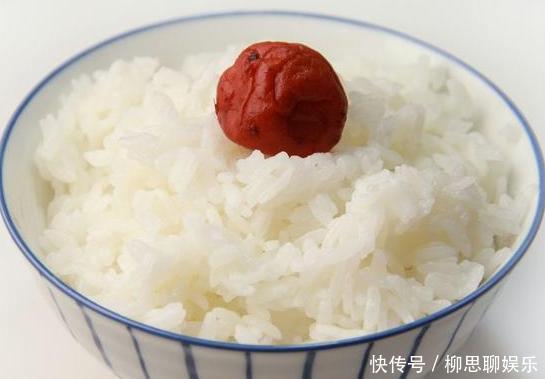 米饭|蒸米饭时,不能直接下锅,以前用错方法了,难怪米饭不香不软糯