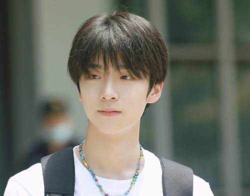 顺位|创造营:伯远卡位第12,与出道位仅差四千票,场外数据远超张嘉元