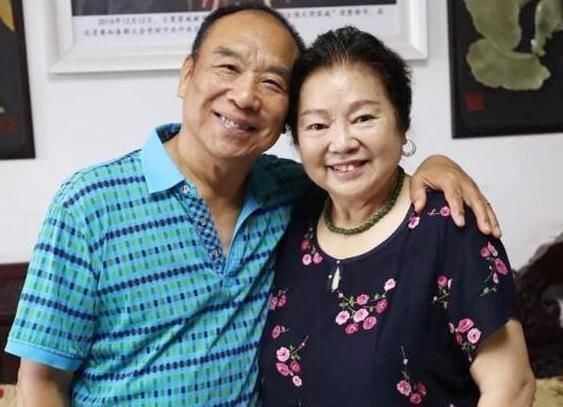 冷眼|國(guó)家一級(jí)演員委身茶樓賣唱,遭受冷眼嘲諷,背后原因卻感動(dòng)無(wú)數(shù)人 !