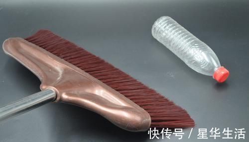 扫把上套个塑料瓶,放在家里特别实用,一年能省不少钱,涨知识了