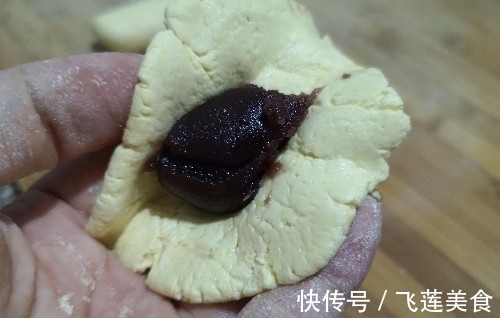 此零食老少皆宜，自己在家做，蒸一蒸10分钟搞定，再也不用买