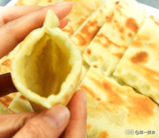 油酥|连葱都7块了，面点师教你“省钱”绝活口袋饼，2元吃饱吃好