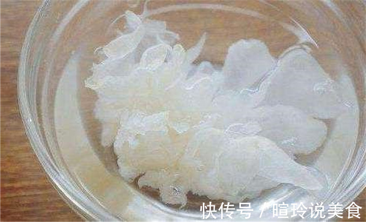 泡银耳时,用热水还是凉水掌握这3点,银耳“出胶”又快又多!