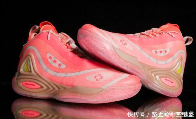 放弃Nike阿迪吧!这些国产鞋便宜好穿还好看!