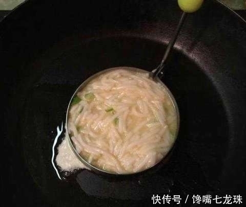 吃不完的面条千万不要倒掉,加几个鸡蛋处理后就是一道美食