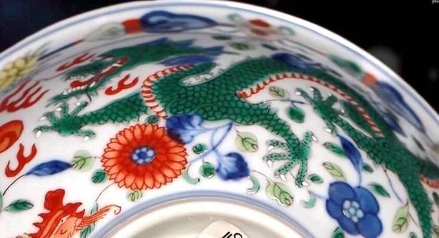 50多万拍下一对五彩龙凤碗,专家鉴定后给出这样的价值
