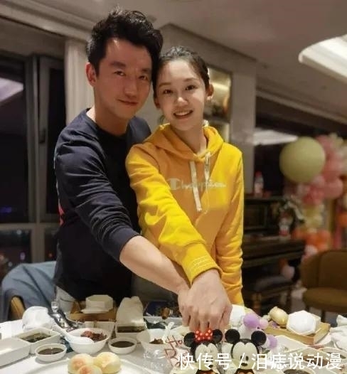 幼苗 郑恺苗苗合体录跑男现场图曝光,女方肤白貌美,郑恺全程追妻被虐