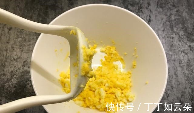 三明治|别再为孩子的早餐发愁了，简单还营养，一份鸡蛋三明治就搞定！